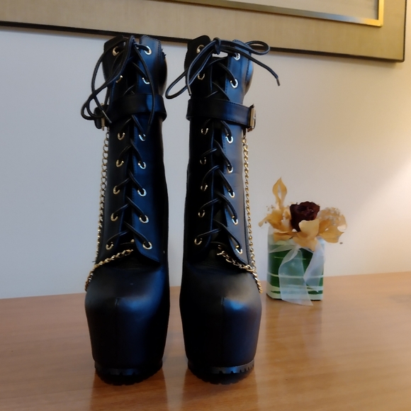 Sheikh Platform lace up booties - Picture 4 of 10